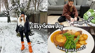 COSY SNOW DAY | baking and wrapping presents | vlogmas