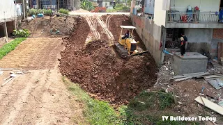 Step1!!Good work activities​ ​ KOMATSU D31PX Pushes the Ground to Fill a Deep Pit​ & Dump Truck