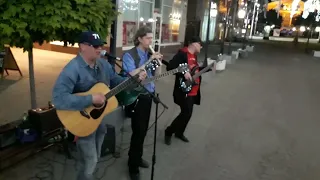 Поезд в огне (БГ, Аквариум). Уличные музыканты. На Театралке, в Калуге.