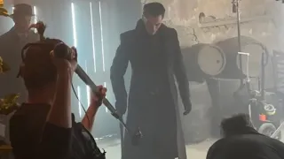 Behind the scenes of Kaz fighting (Season 2 Shadow and Bone)