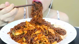 ASMR Spicy Cold Noodles aka Bibim Naengmyeon 비빔냉면 리얼사운드 먹방 | MINEE EATS