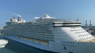 Oasis vs Explorer of the Seas Horn Battle