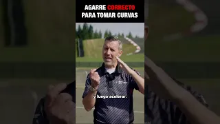 Así debes agarrar tu moto para tomar curvas #shorts