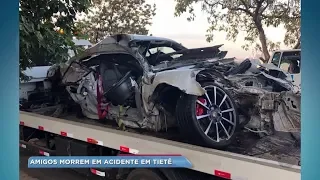 Amigos que morreram em acidente com Porsche são enterrados em Tietê