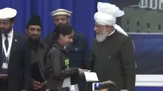 A Non Muslim lady's Very imotional moments with huzoor...