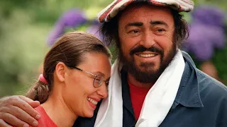 ASÍ VIVE LA VIUDA DE LUCIANO PAVAROTTI CON UNA  FORTUNA DE 200 MILLONES DE EUROS''Y SE CASO DE NUEVO