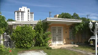 Elderly woman fighting eviction from longtime Miami home