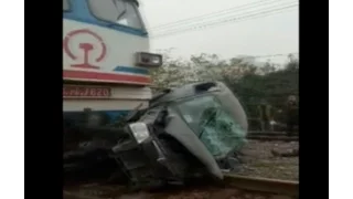 Train Crash at Railroad Crossing Injures Four in east China City