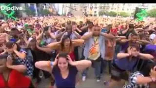 Black Eyed Peas I got a feeling on Oprah Chicago Flashmob 24th