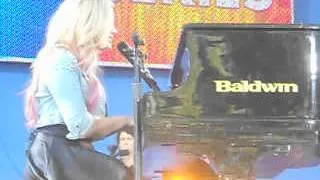 Demi Lovato Performs Skyscraper on GMA 7/6/12 LIVE (Soundcheck)