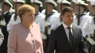 ​Меркель начало трясти во время встречи с Зеленским