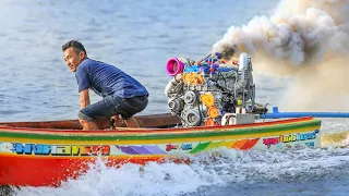 Drag Racing Turbo Longtail Thai Riverboats in Bangkok