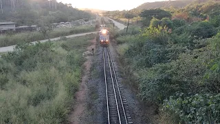 LOCOMOTIVAS VL! 6044, 8671 PASSANDO SOB VIADUTO CÉSAR JULIÃO DE SALES – PEDRO LEOPOLDO – JUN 2024