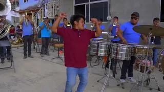 asi bailó EL MEDIO METRO OFICIAL con la Banda Tierra del Sol. PURAS CHILENAS OAXAQUEÑAS PA ZAPATEAR