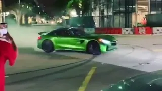 MERCEDES AMG GTR DONUTS