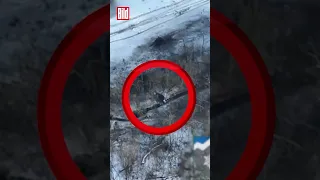 Ukrainischer Soldat zerstört russischen Panzer #shorts