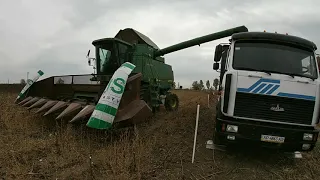 Уборка урожая демо поля подсолнечника комбайн John Deere CTS. Честные результаты Sunflower.