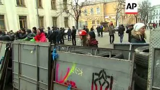 Protesters claim control of Kiev; guard outside presidential office and Yanukovych's retreat; Maidan