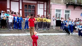 Коля Бучак та дуже щира маленька дівчинка в м.Старий Самбір #день молоді.