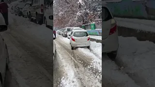 Side effects of snow in manali.     #manali #snow #accidentnews #himachal #alto #snowfall #mallroad