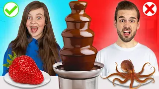 CHOCOLADE FONDUE CHALLENGE! Met Bibi *Kies Niet Het Verkeerde Voedsel*