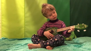 TWINKLE TWINKLE LITTLE STAR - 5-Year-Old Michal's First Song on Ukulele