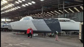 06.  Building 15m carbon-fibre performance catamaran - "CarbonBee"