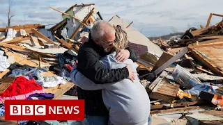 Desperate search for tornado survivors in US - BBC News