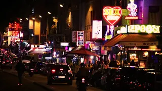 Pigalle la nuit