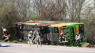 Tote und zahlreiche Verletzte bei Flixbus-Unfall auf der A9 bei Leipzig