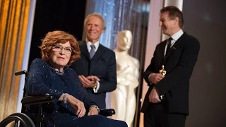 Maureen O’Hara receives an Honorary Award at the 2014 Governors Awards