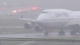 United 747 Landing 19L at SFO in Bad Weather