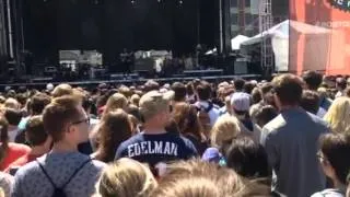 Mø partial song at Boston Calling