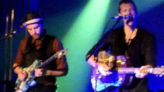 Chris Martin & Jonny Buckland - Shiver - Little Noise Sessions 2011