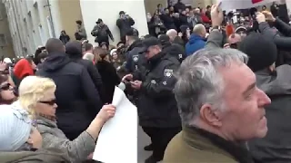 ПОРОШЕНКО В ПОЛТАВЕ! БЕРКУТ ИЗБИВАЕТ НАЦ. КОРПУС!