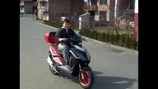 Edo vozi skuter keeway matrix 50 ccm