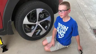 Luke Changes a Tire on a 2017 Hyundai Tuscan Sport