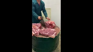 Профессиональный разруб говядины. Топор от кузницы Панова,  серии Секира 4.6 кг.