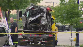 2 Dead, 4 Injured As Car Splits In Half In Hickory Hills Crash