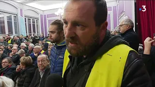 Besançon : le patron de LREM pris à partie par des "gilets jaunes" lors du grand débat