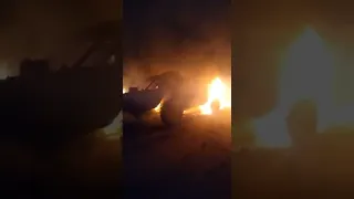 Простые украинцы уничтожили колону российской военной техники коктейлями молотова!