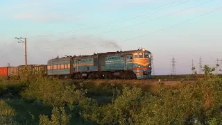 Эксклюзив! ТЭ3-5514 с грузовым поездом и приветливой бригадой