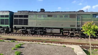 2ТЭ10М-2377 с грузовым поездом / 2TE10M-2377 with a freight train
