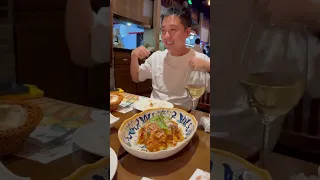 Faccio assaggiare la pastiera la napoletana ad un cinese in #Cina 🇨🇳