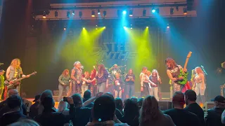 Steel Panther 17 Girls