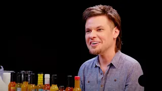 Hot Ones - Theo Von (Biskutt)