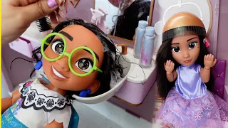 Disney Encanto Mirabel and Isabela doll Beauty Salon Washing and Styling doll hair