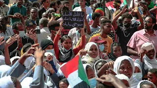 Sudan security forces fire tear gas at protesters, Internet disrupted • FRANCE 24 English