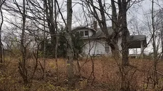 Metal Detecting and Exploring a 1925 farm house in Old Tennessee Woods. PART 1