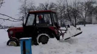 Zetor 4611 prorážení závěje 2.díl.wmv